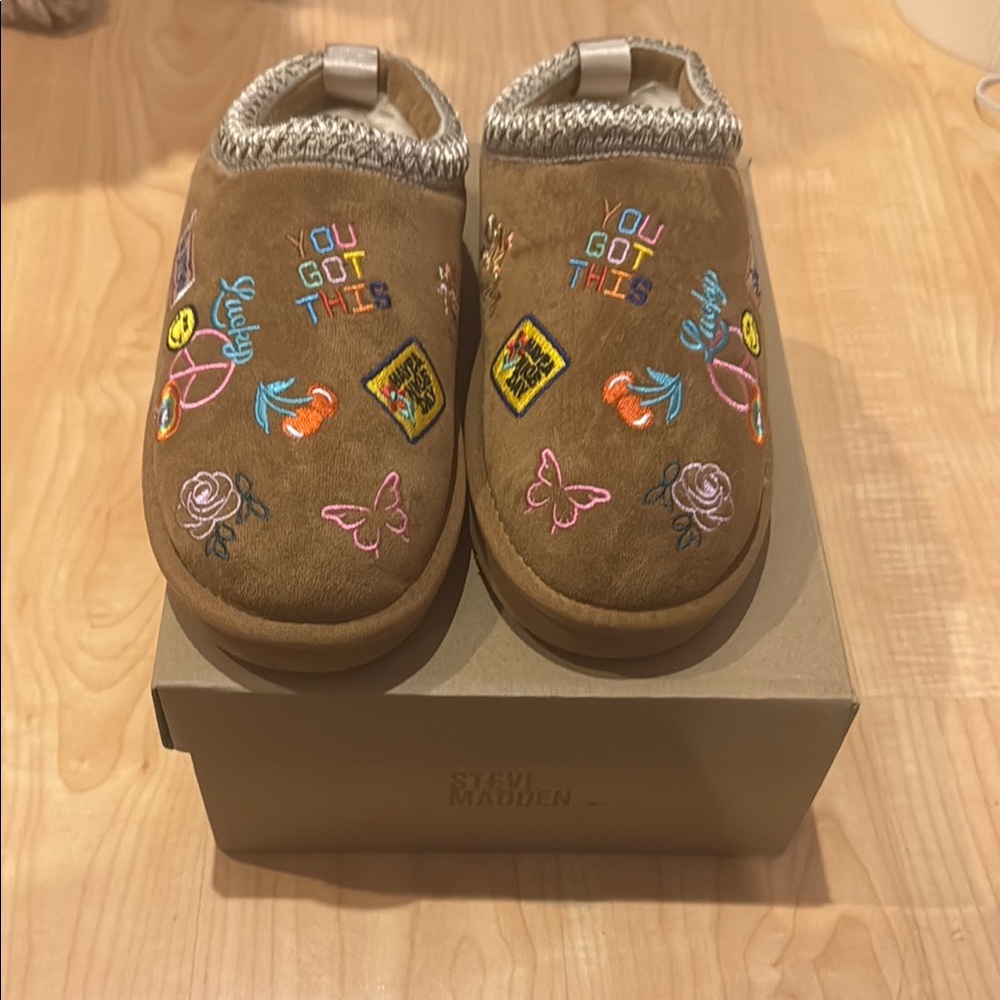 Steve Madden Kids Brown Embroidered Slippers